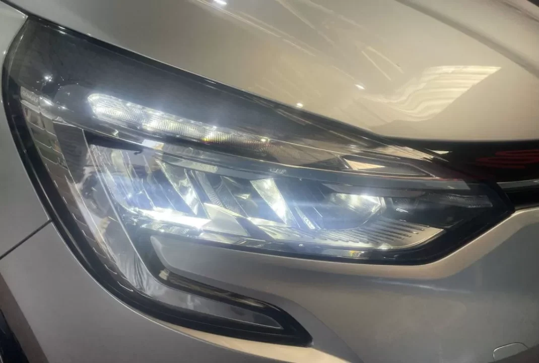 Renault Clio 2019 - 14480 EUR, 30000 km - AUTO.MOTO.pt - 30000km - foto 29 de 50