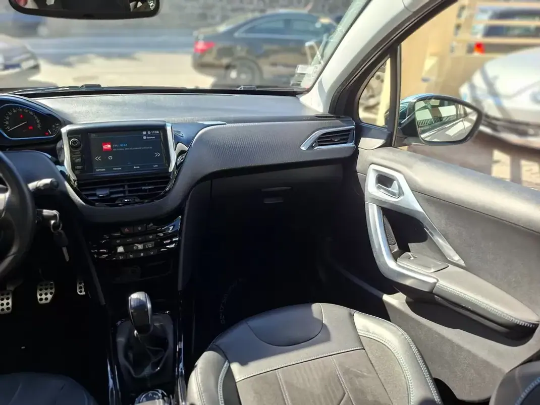 Peugeot 2008 2017 - 10000 EUR, 178323 km - 178323km - foto 28 de 37