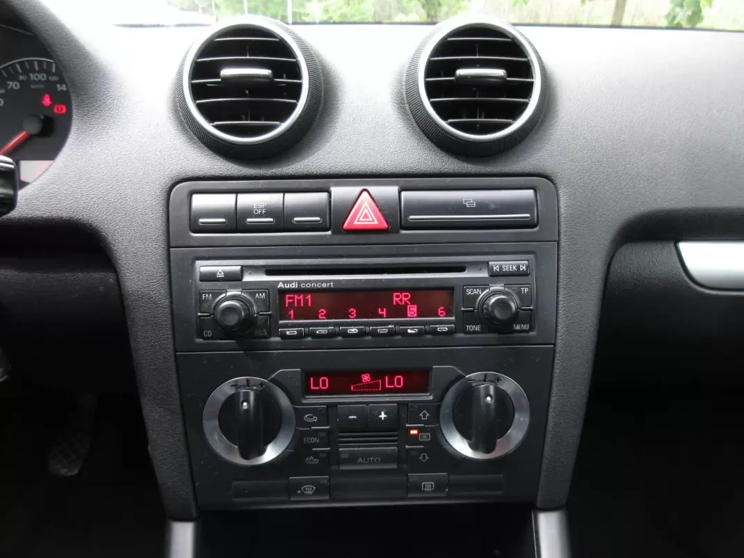 Audi A3 Sportback 2005 - 6990 EUR, 330000 km - AUTO.MOTO.pt - 330000km - foto 30 de 31