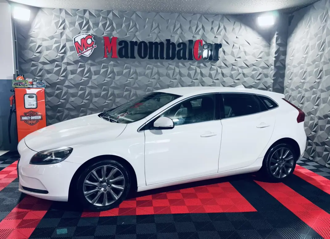 Volvo V40 2013 - 9990 EUR, 258002 km - AUTO.MOTO.pt - 258002km - foto 10 de 31