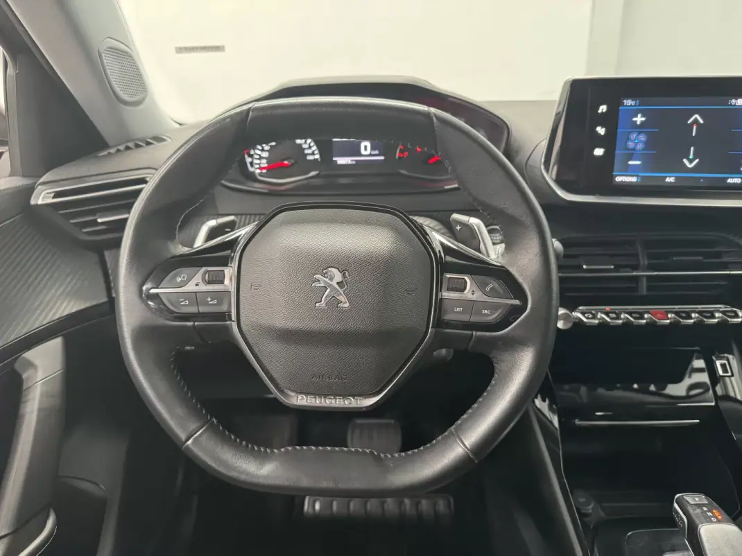Peugeot 2008 2021 - 17990 EUR, 99900 km - AUTO.MOTO.pt - 99900km - foto 8 de 12