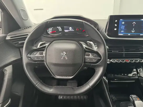 Peugeot 2008 2021 - 17990 EUR, 99900 km - AUTO.MOTO.pt - 99900km - foto 8 de 12