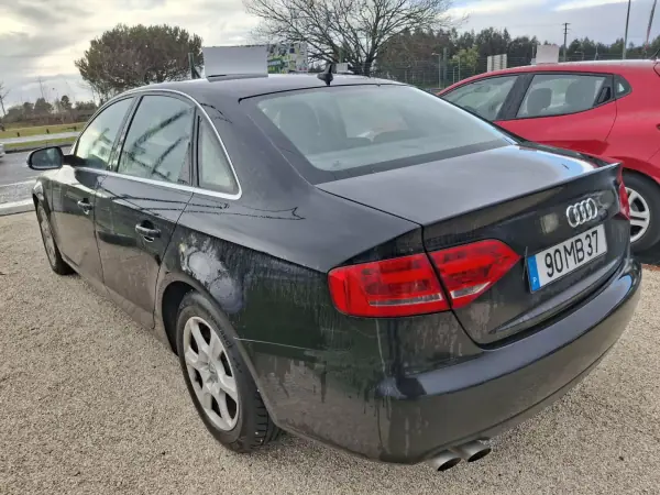 Audi A4 2011 - 11950 EUR, 141223 km - AUTO.MOTO.pt - 141223km - foto 6 de 13