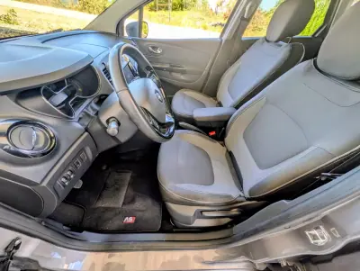 Renault Captur 2015 - 8500 EUR, 174577 km - AUTO.MOTO.pt - 174577km - foto 15 de 23