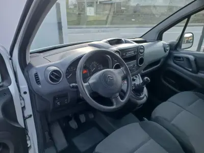 Citroën Berlingo 2017 - 8500 EUR, 331000 km - AUTO.MOTO.pt - 331000km - foto 8 de 13