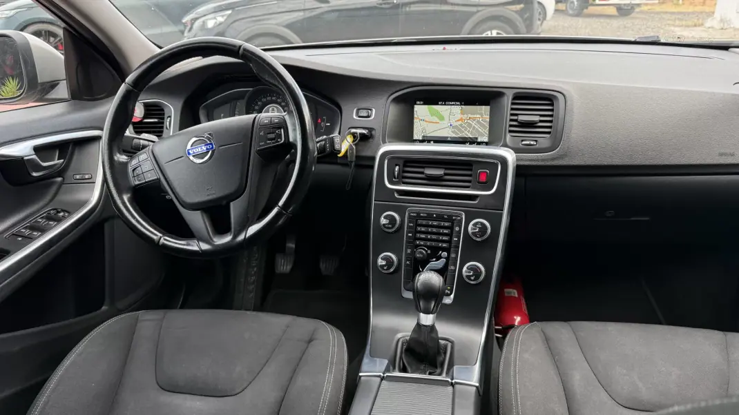 Volvo V60 2015 - 9990 EUR, 265000 km - 265000km - foto 19 de 25