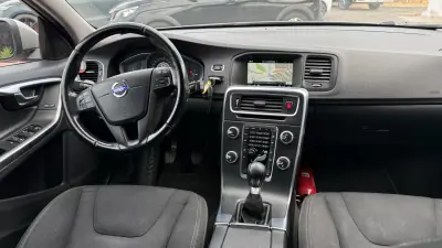 Volvo V60 2015 - 9990 EUR, 265000 km - AUTO.MOTO.pt - 265000km - foto 19 de 25