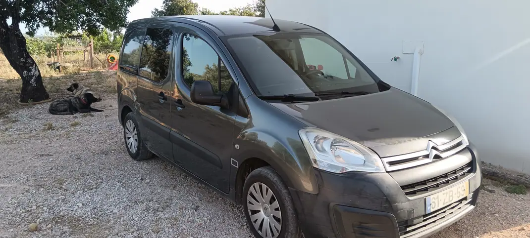 Citroën Berlingo 2015 - 3750 EUR, 289000 km - AUTO.MOTO.pt - 289000km - foto 1 de 14