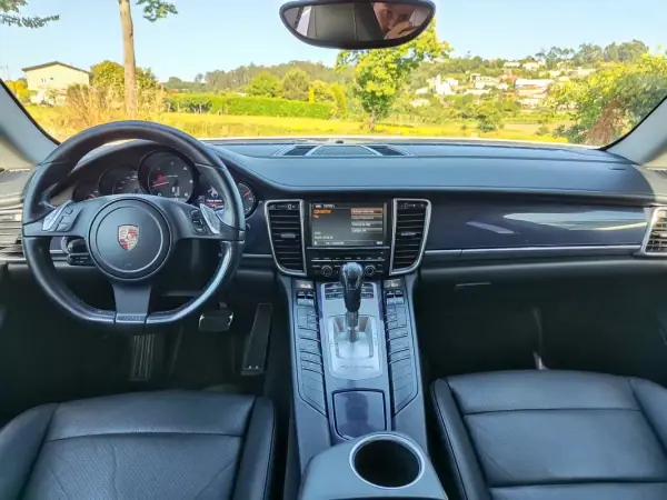 Porsche Panamera 2012 - 32250 EUR, 206000 km - AUTO.MOTO.pt - 206000km - foto 38 de 40