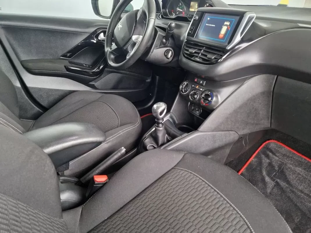 Peugeot 208 2019 - 13750 EUR, 180000 km - AUTO.MOTO.pt - 180000km - foto 7 de 11
