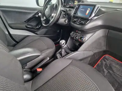 Peugeot 208 2019 - 13750 EUR, 180000 km - AUTO.MOTO.pt - 180000km - foto 7 de 11