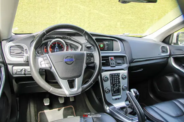 Volvo V40 2015 - 12900 EUR, 175000 km - AUTO.MOTO.pt - 175000km - foto 3 de 26