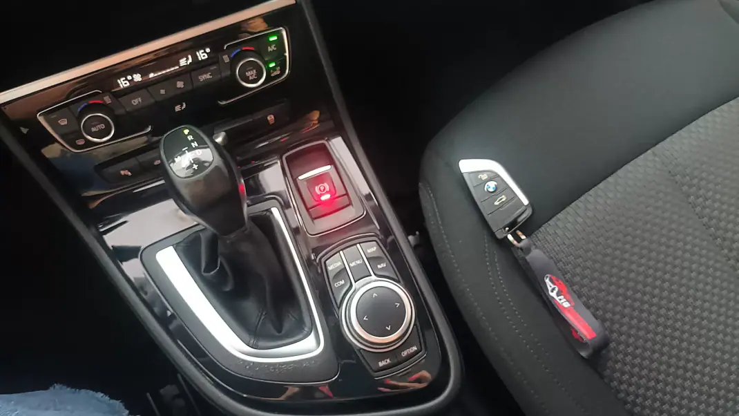 BMW 225xe Active Tourer 2019 - 18750 EUR, 156212 km - AUTO.MOTO.pt - 156212km - foto 48 de 68