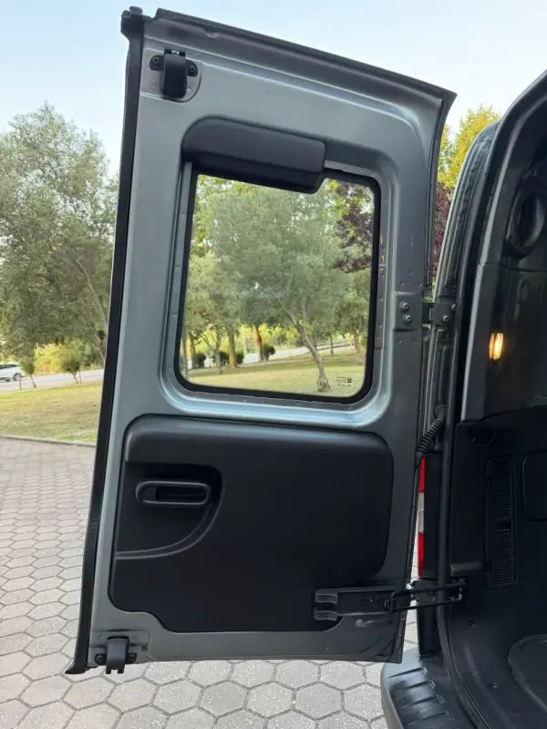 Opel COMBO 2011 - 8965 EUR, 85000 km - AUTO.MOTO.pt - 85000km - foto 17 de 33