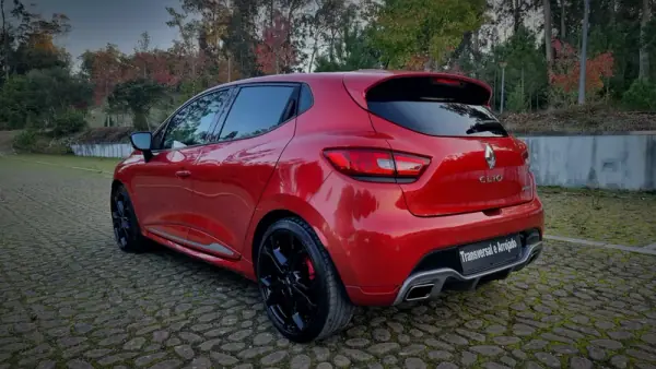 Renault Clio 2014 - 17700 EUR, 146000 km - AUTO.MOTO.pt - 146000km - foto 14 de 23