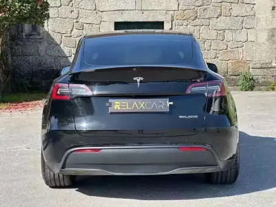 Tesla Model Y 2022 - 39999 EUR, 101000 km - AUTO.MOTO.pt - 101000km - foto 13 de 23