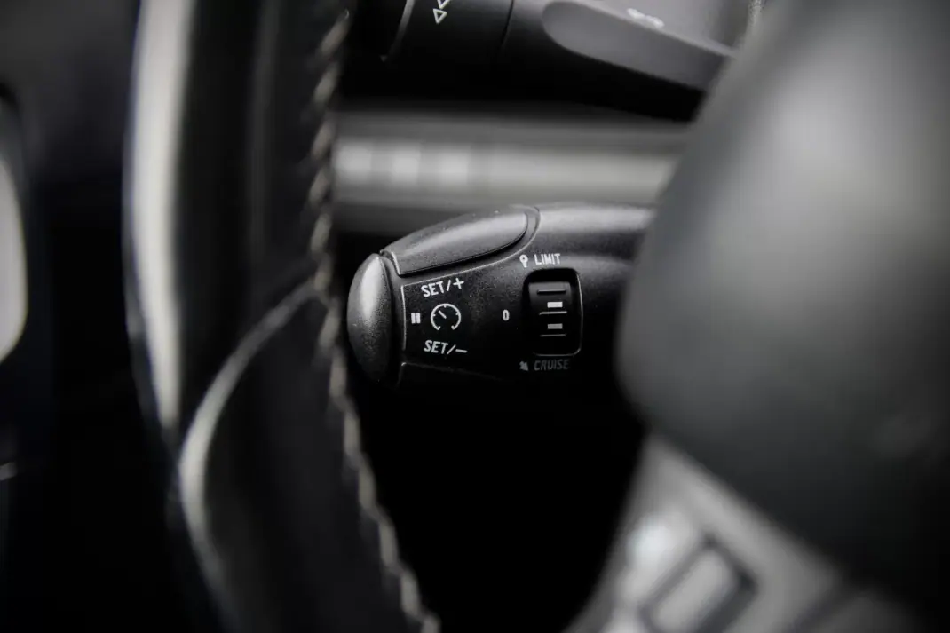 Peugeot 2008 2017 - 12900 EUR, 100000 km - AUTO.MOTO.pt - 100000km - foto 20 de 27