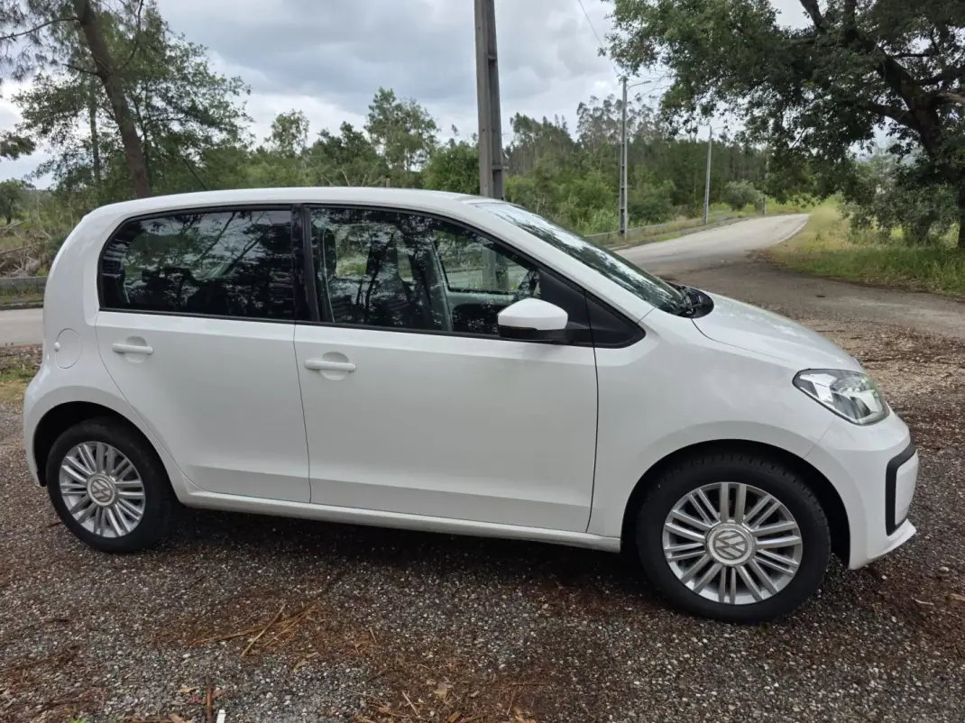 Volkswagen Up! 2016 - 7990 EUR, 152974 km - AUTO.MOTO.pt - 152974km - foto 33 de 71