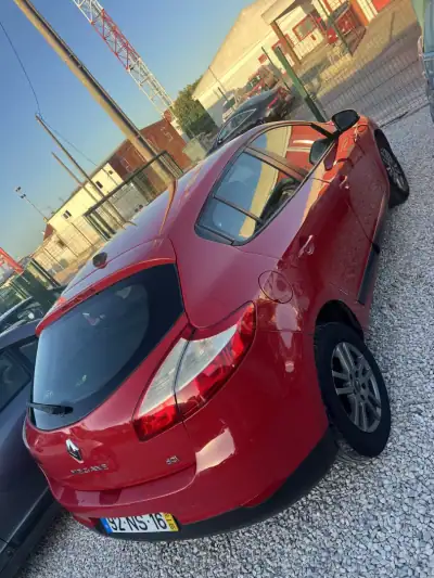 Renault Mégane 2010 - 4999 EUR, 338000 km - AUTO.MOTO.pt - 338000km - foto 4 de 4