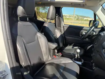 Jeep Renegade 2019 - 15995 EUR, 105000 km - AUTO.MOTO.pt - 105000km - foto 9 de 34