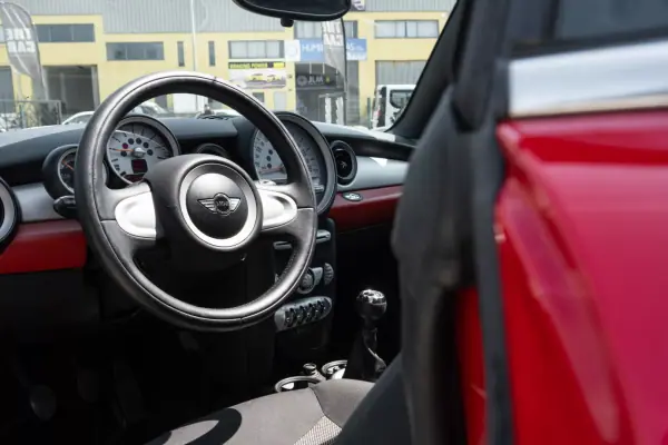 MINI Cooper 2010 - 8999 EUR, 152100 km - AUTO.MOTO.pt - 152100km - foto 17 de 18