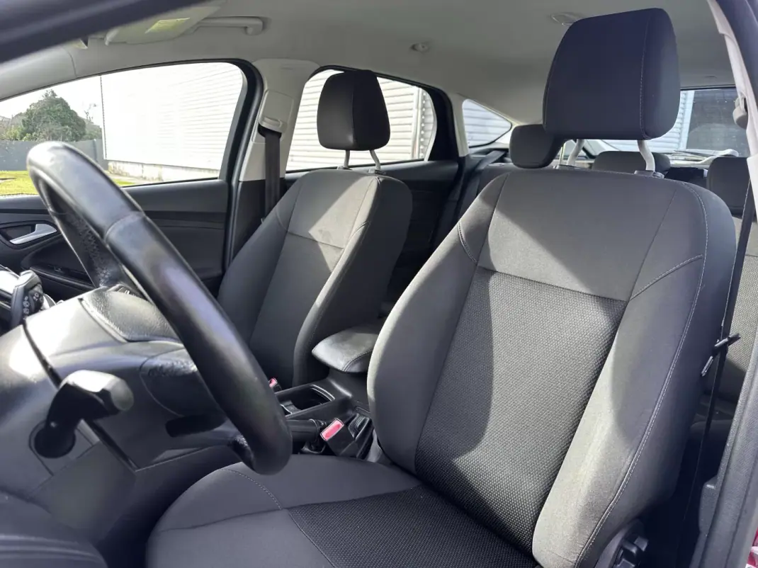 Ford Focus 2017 - 9900 EUR, 190000 km - AUTO.MOTO.pt - 190000km - foto 26 de 50