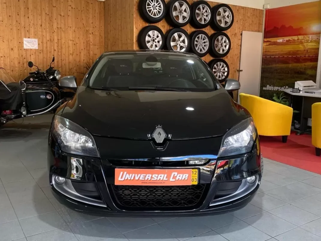 Renault Mégane Coupe 2012 - 11900 EUR, 157000 km - AUTO.MOTO.pt - 157000km - foto 2 de 17
