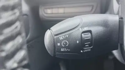 Peugeot 208 2019 - 8299 EUR, 136000 km - AUTO.MOTO.pt - 136000km - foto 27 de 48