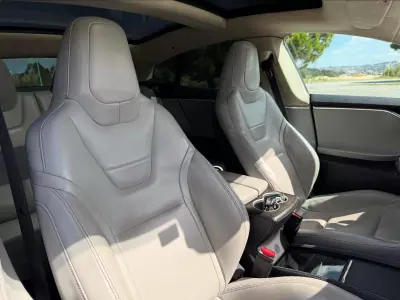 Tesla Model S 2015 - 27500 EUR, 162000 km - AUTO.MOTO.pt - 162000km - foto 10 de 21