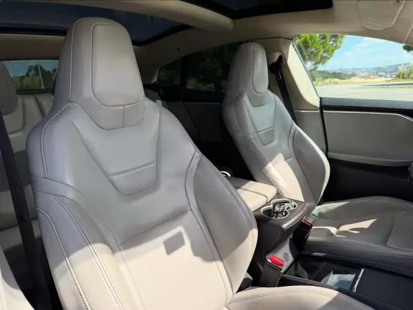 Tesla Model S 2015 - 27500 EUR, 162000 km - AUTO.MOTO.pt - 162000km - foto 10 de 21