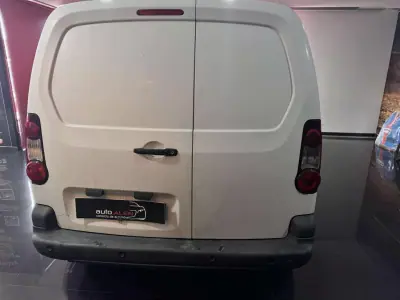 Citroën BERLINGO 3 LUGARES 2014 - 8450 EUR, 263000 km - AUTO.MOTO.pt - 263000km - foto 5 de 11