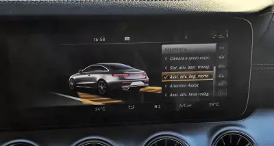 Mercedes-Benz E 220 2017 - 34999 EUR, 180000 km - AUTO.MOTO.pt - 180000km - foto 34 de 45