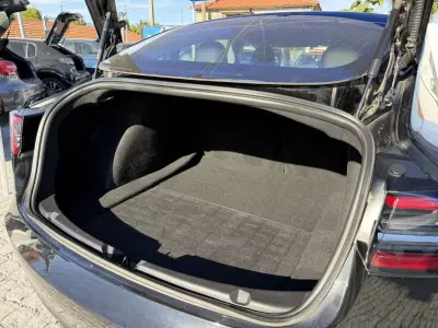 Tesla Model 3 2020 - 29500 EUR, 89581 km - 89581km - foto 24 de 48