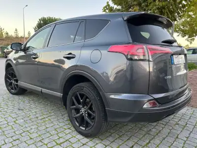 Toyota RAV4 2017 - 28500 EUR, 127120 km - AUTO.MOTO.pt - 127120km - foto 4 de 17