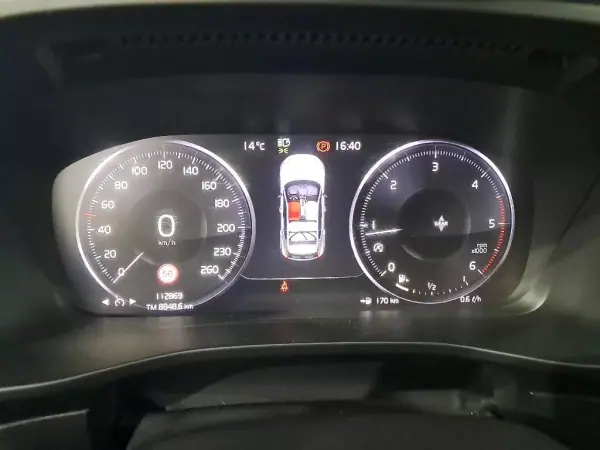 Volvo XC 40 2020 - 26900 EUR, 112869 km - AUTO.MOTO.pt - 112869km - foto 2 de 7