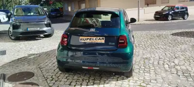 Fiat 500e 2023 - 19000 EUR, 24336 km - AUTO.MOTO.pt - 24336km - foto 8 de 22