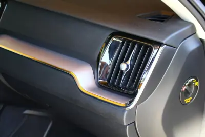 Volvo V60 2020 - 23750 EUR, 138000 km - AUTO.MOTO.pt - 138000km - foto 11 de 16