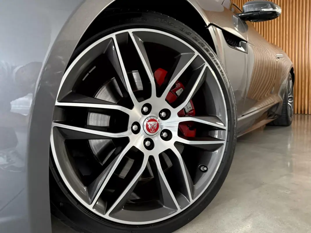 Jaguar F-Type 2018 - 46000 EUR, 64300 km - AUTO.MOTO.pt - 64300km - foto 3 de 135