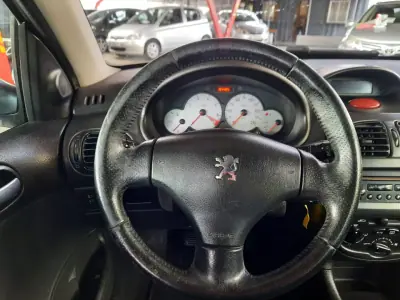 Peugeot 206 SW 2005 - 3950 EUR, 154425 km - AUTO.MOTO.pt - 154425km - foto 8 de 10