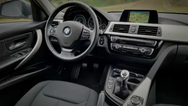 BMW 318 2017 - 22450 EUR, 147000 km - AUTO.MOTO.pt - 147000km - foto 4 de 20