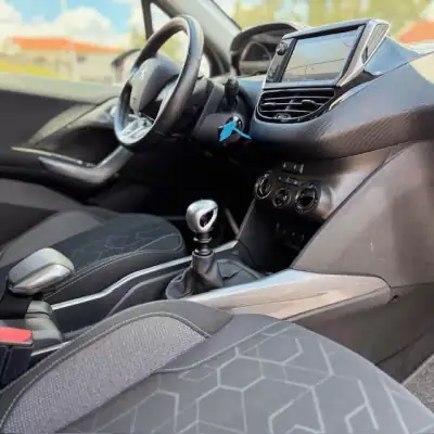 Peugeot 2008 2019 - 15900 EUR, 110000 km - AUTO.MOTO.pt - 110000km - foto 7 de 16