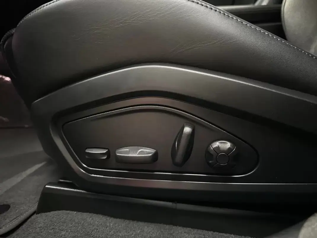 Porsche Taycan 2023 - 68800 EUR, 94000 km - AUTO.MOTO.pt - 94000km - foto 15 de 20