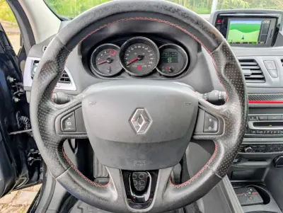 Renault Mégane Coupe 2014 - 8000 EUR, 276629 km - AUTO.MOTO.pt - 276629km - foto 15 de 22