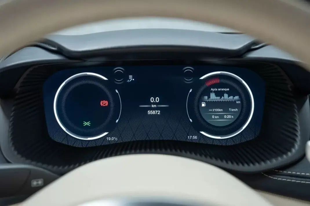 Aston Martin DBX 2020 - 149950 EUR, 55000 km - AUTO.MOTO.pt - 55000km - foto 32 de 53