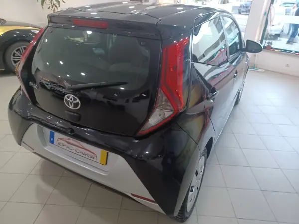Toyota Aygo 2019 - 10890 EUR, 84853 km - AUTO.MOTO.pt - 84853km - foto 7 de 27
