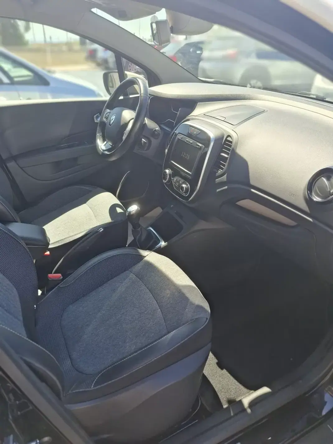 Renault Captur 2019 - 13950 EUR, 89099 km - 89099km - foto 15 de 16