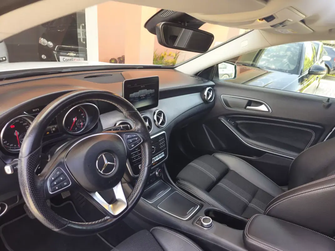 Mercedes-Benz GLA 200 2018 - 26990 EUR, 102000 km - AUTO.MOTO.pt - 102000km - foto 8 de 15
