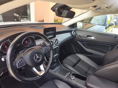 Mercedes-Benz GLA 200 2018 - 26990 EUR, 102000 km - AUTO.MOTO.pt - 102000km - foto 8 de 15