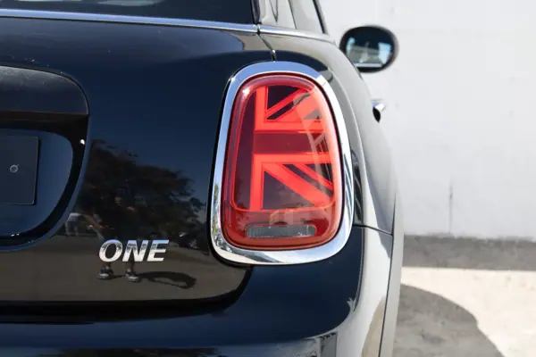MINI 5 Portas 2022 - 16999 EUR, 153000 km - AUTO.MOTO.pt - 153000km - foto 9 de 38