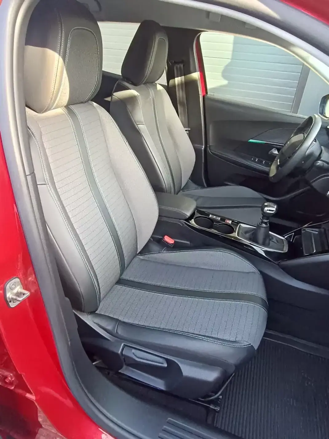 Peugeot 2008 2021 - 18990 EUR, 186919 km - AUTO.MOTO.pt - 186919km - foto 29 de 37